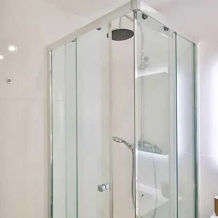 Apartment Design Pres Du Metro *