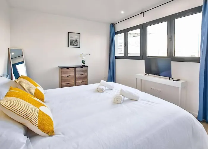 Design Pres Du Metro * Montrouge